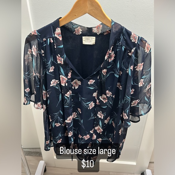 Size large blouse - Picture 1 of 1
